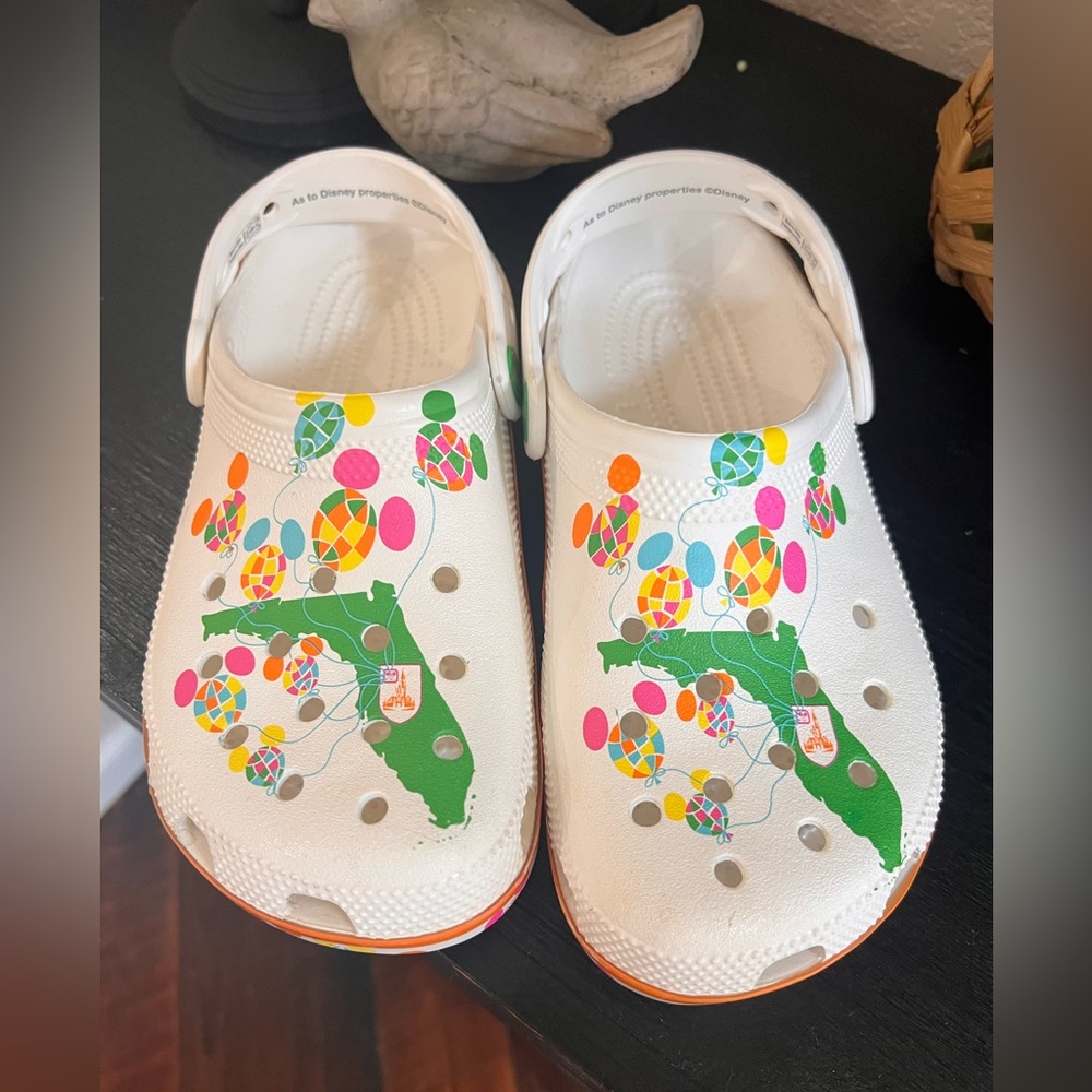 Walt Disney World 50th anniversary Crocs size W 6 M4 Disney Parks Disneyland